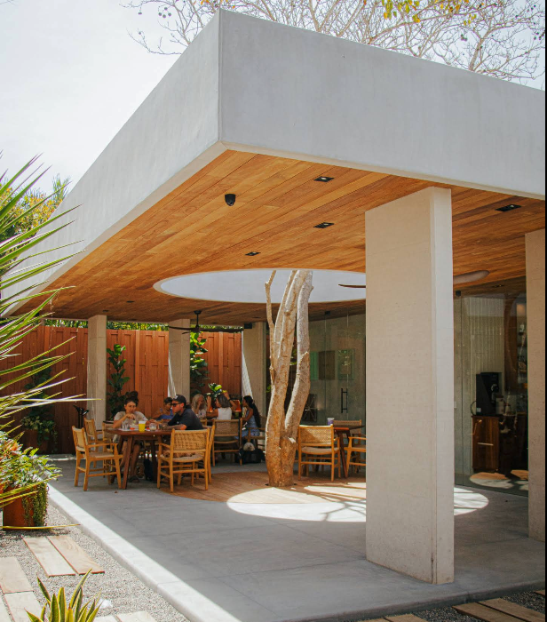 Café Cuattro Troncones interior with coffee